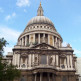 Voor de St. Paul's Cathedral